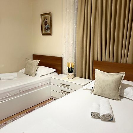 Iljazi'S Apartaments Vlorë Екстериор снимка