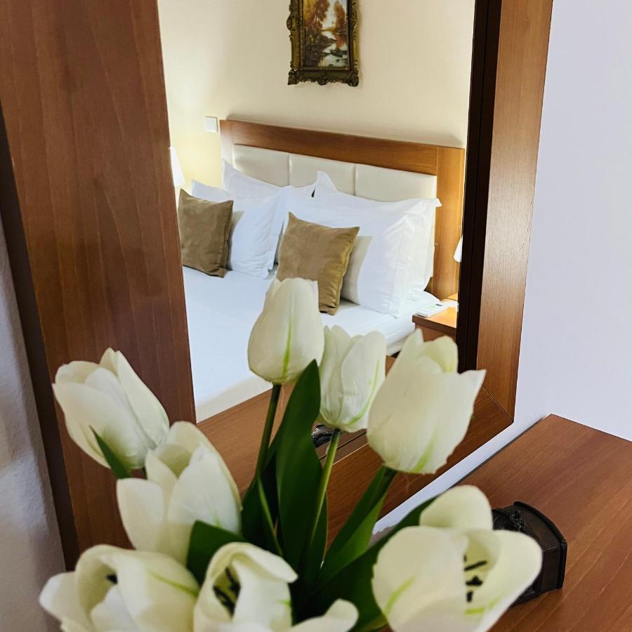 Iljazi'S Apartaments Vlorë Екстериор снимка