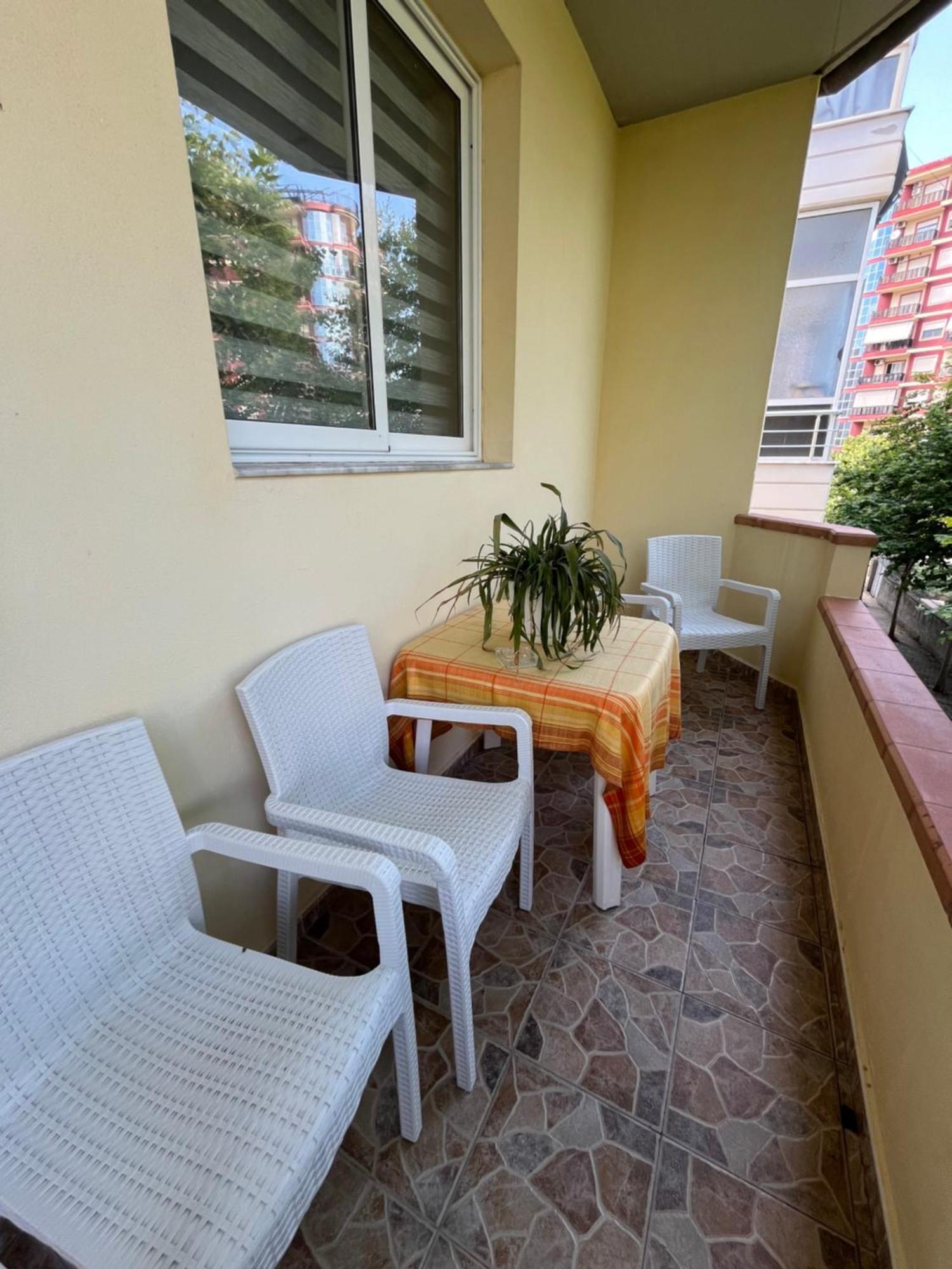 Iljazi'S Apartaments Vlorë Екстериор снимка