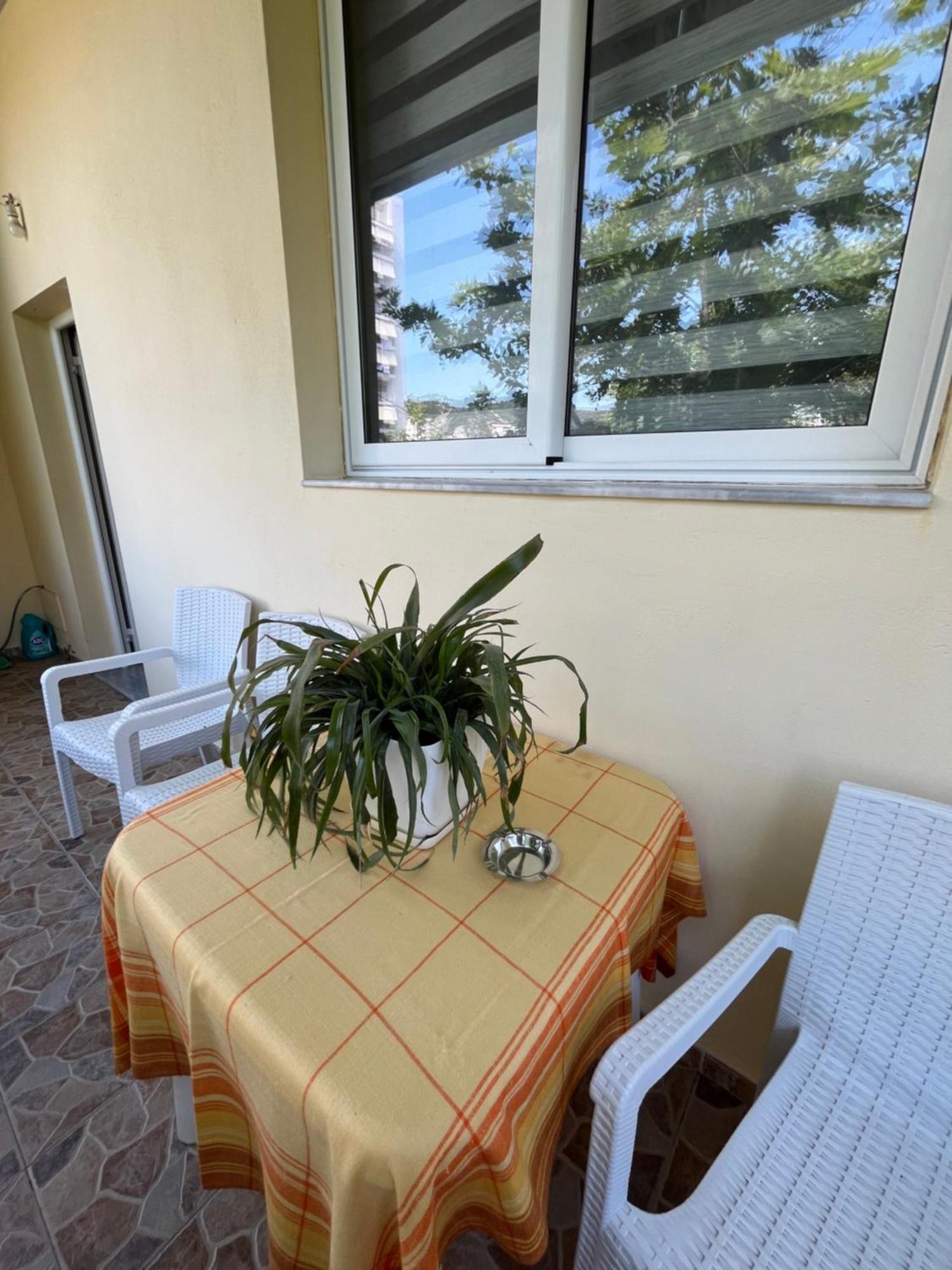 Iljazi'S Apartaments Vlorë Екстериор снимка