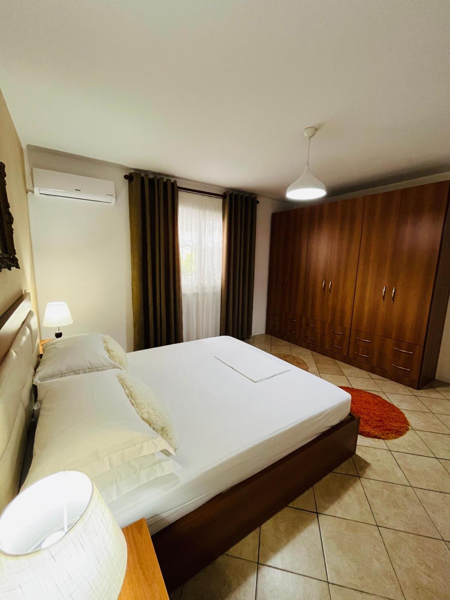 Iljazi'S Apartaments Vlorë Екстериор снимка