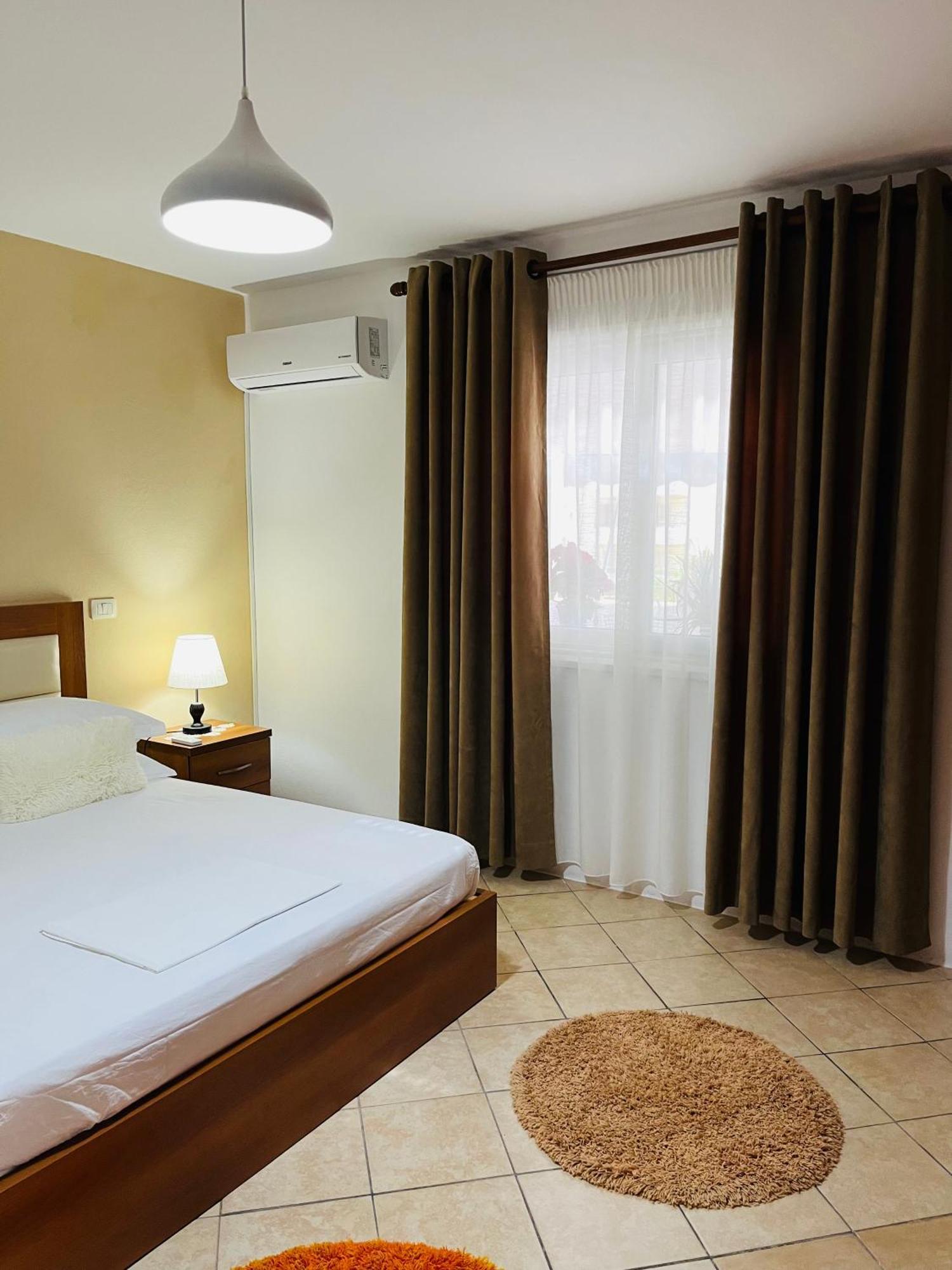 Iljazi'S Apartaments Vlorë Екстериор снимка