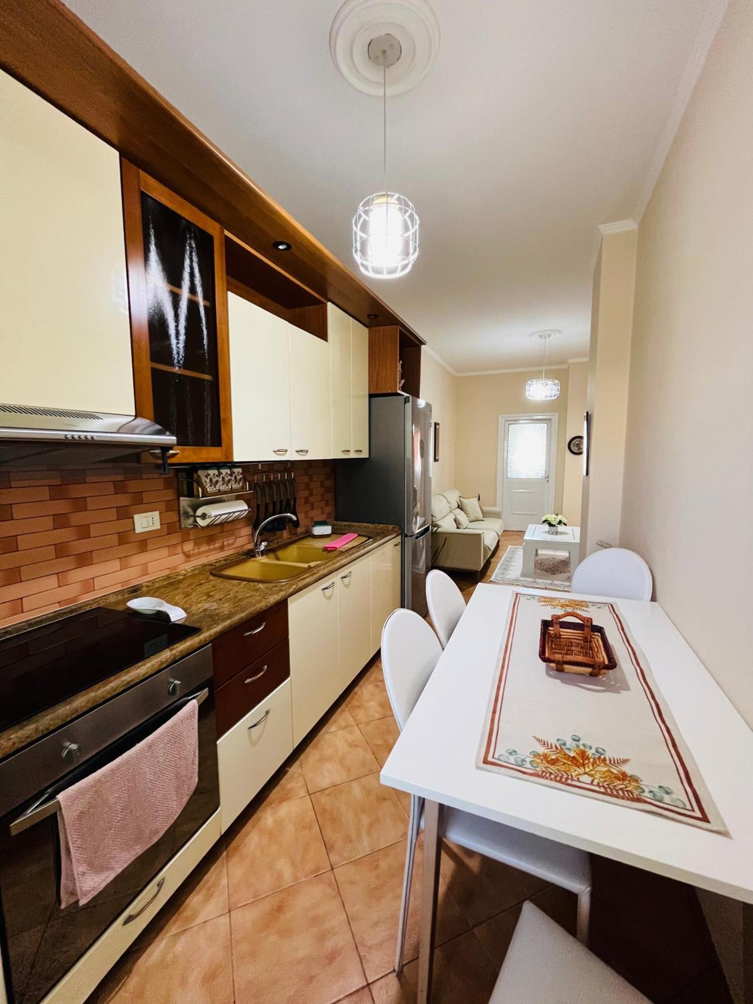 Iljazi'S Apartaments Vlorë Екстериор снимка