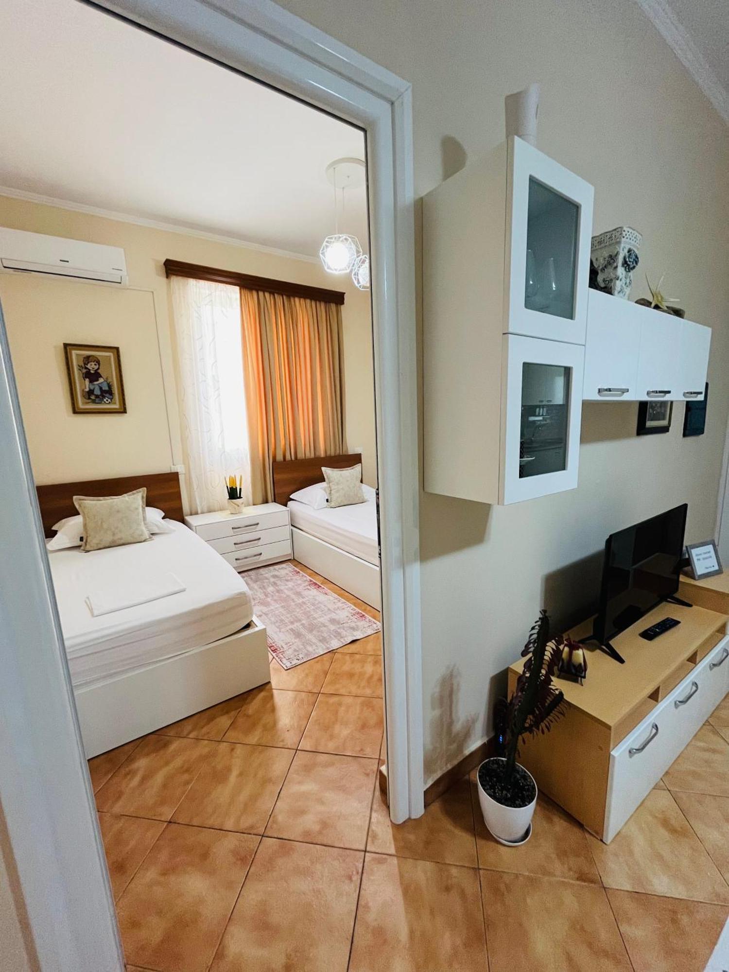 Iljazi'S Apartaments Vlorë Екстериор снимка