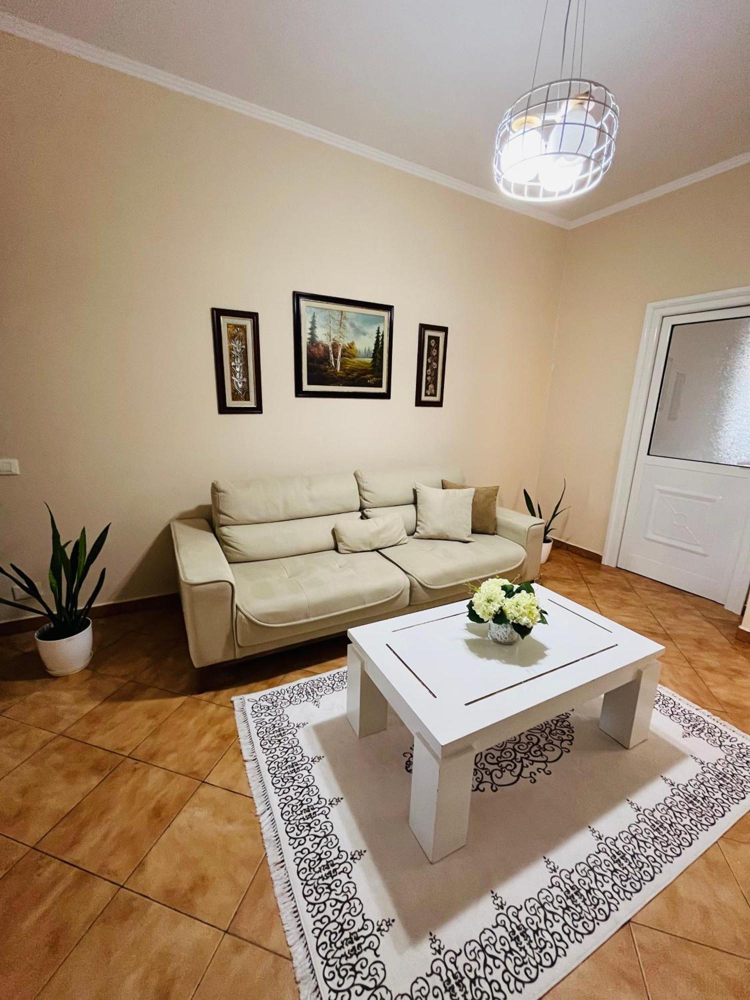 Iljazi'S Apartaments Vlorë Екстериор снимка