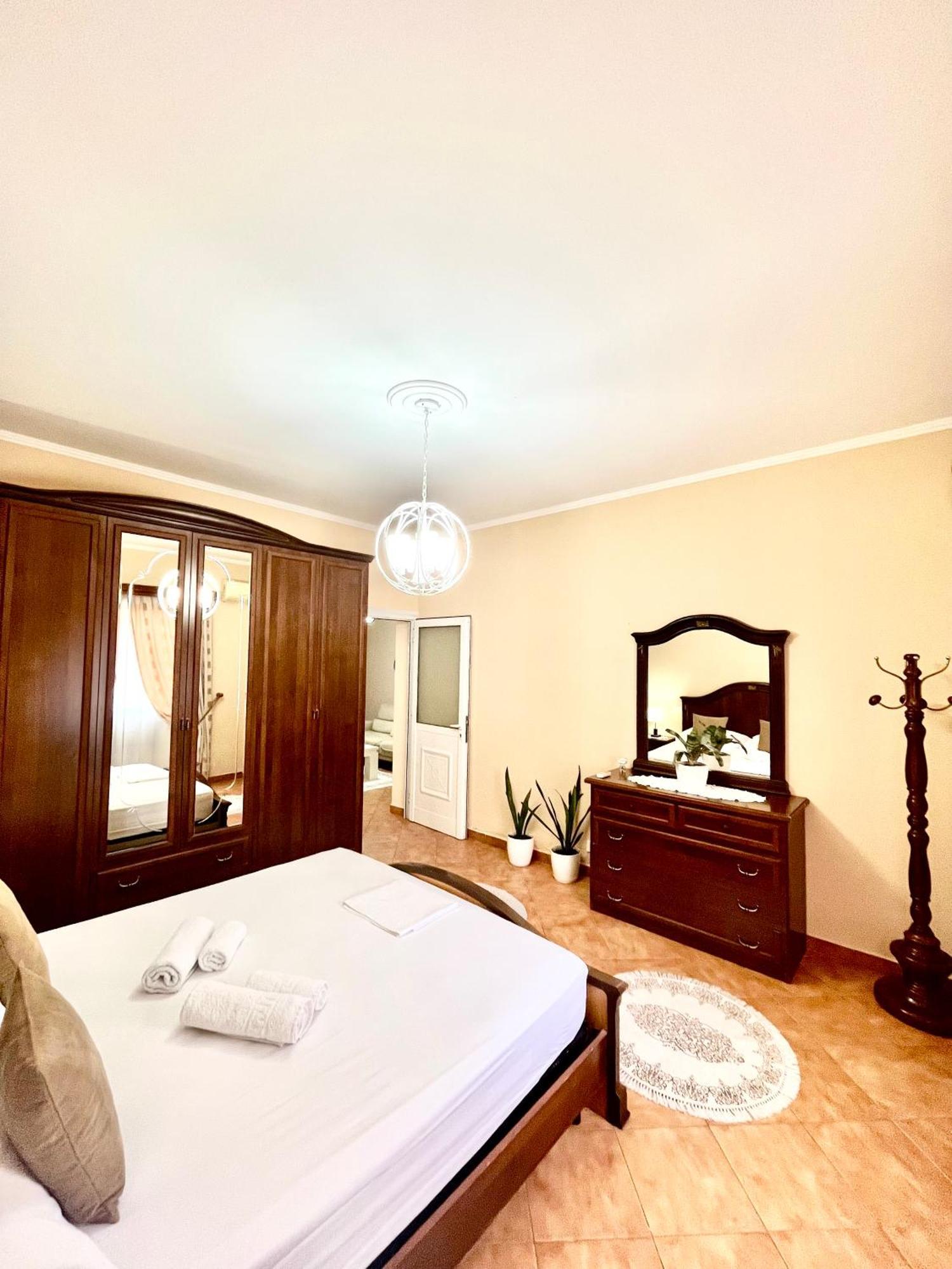 Iljazi'S Apartaments Vlorë Екстериор снимка