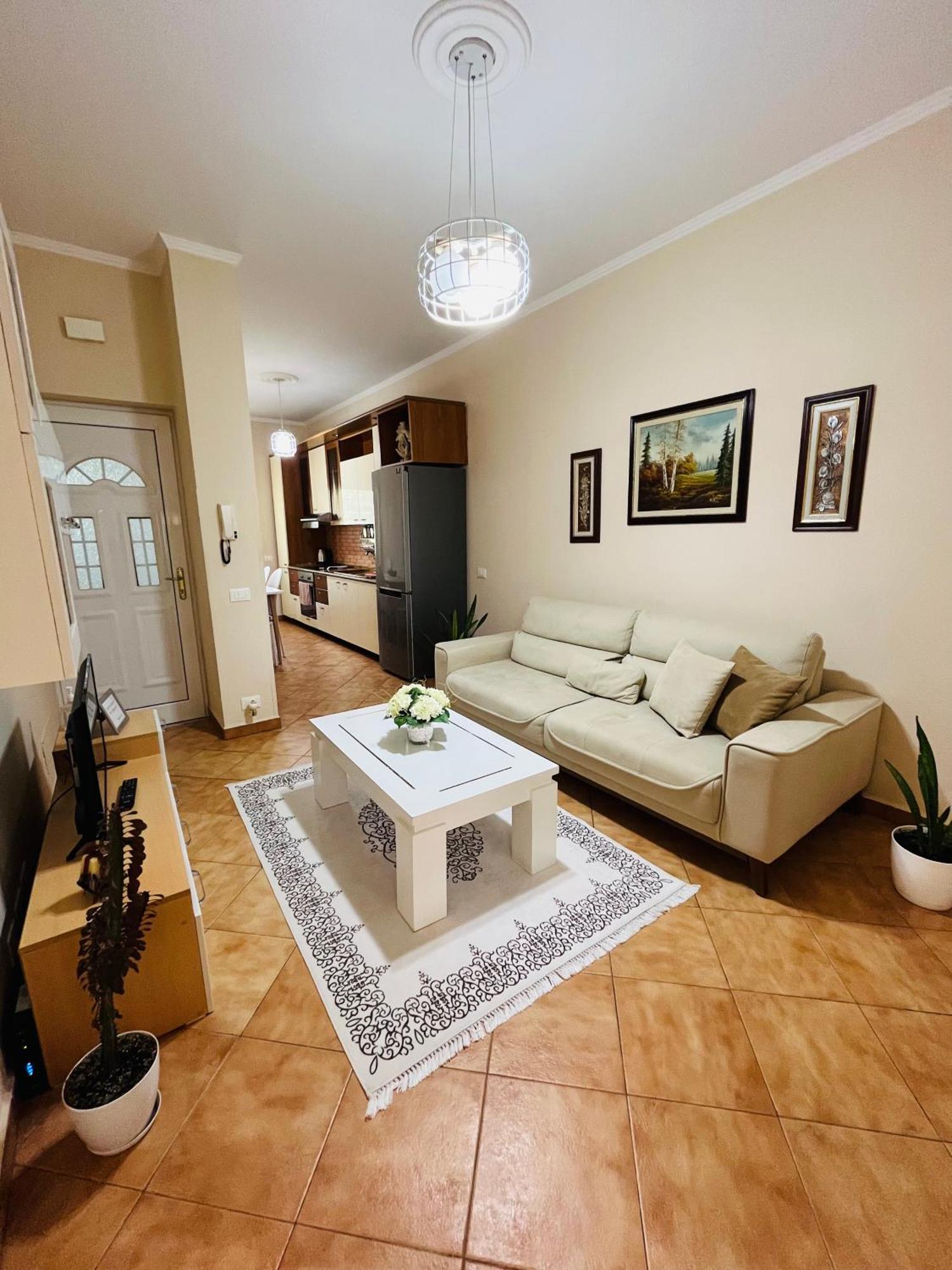 Iljazi'S Apartaments Vlorë Екстериор снимка