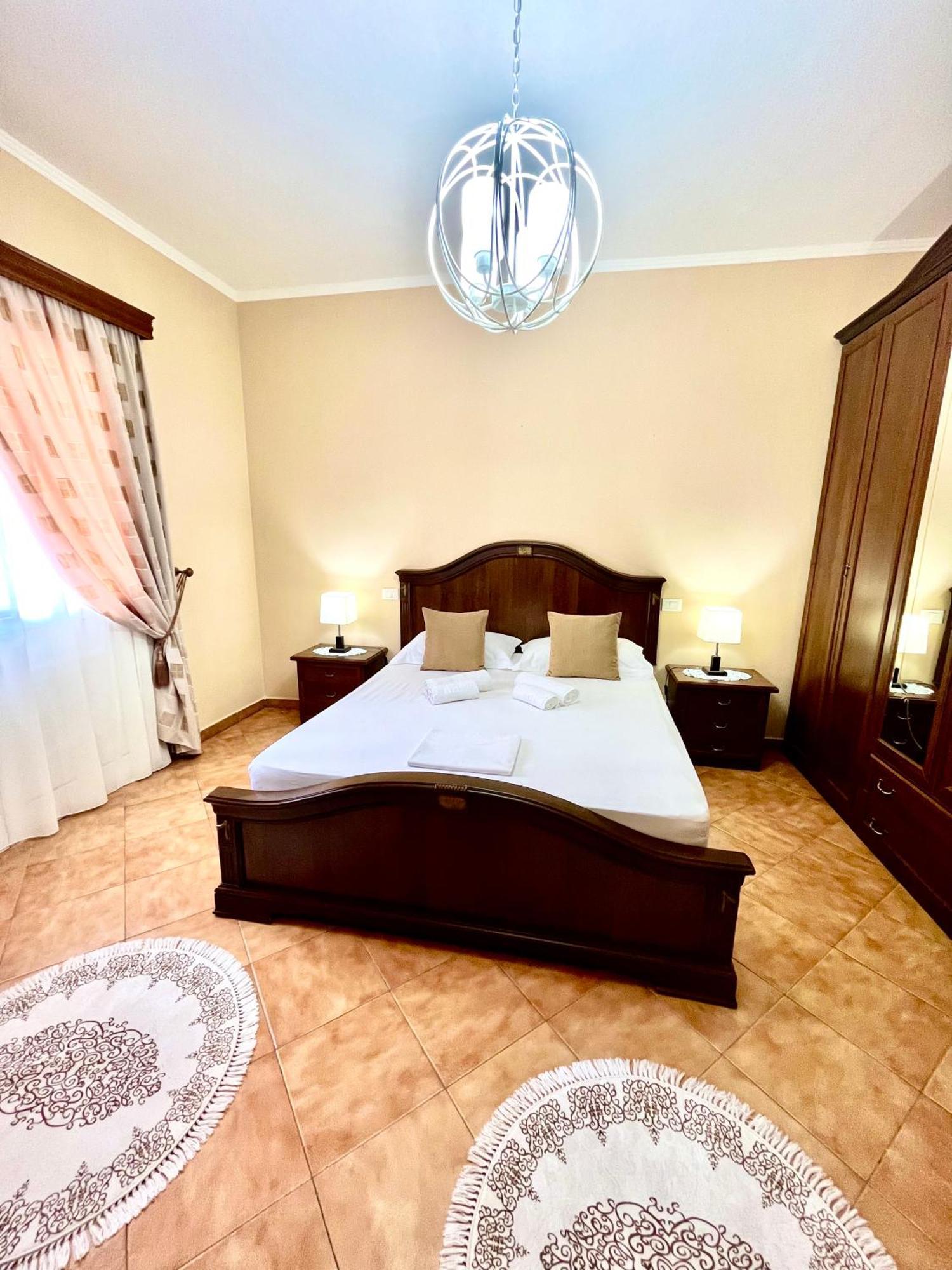Iljazi'S Apartaments Vlorë Екстериор снимка