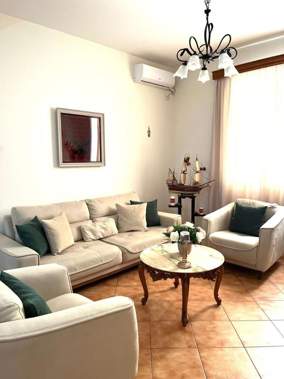 Iljazi'S Apartaments Vlorë Екстериор снимка