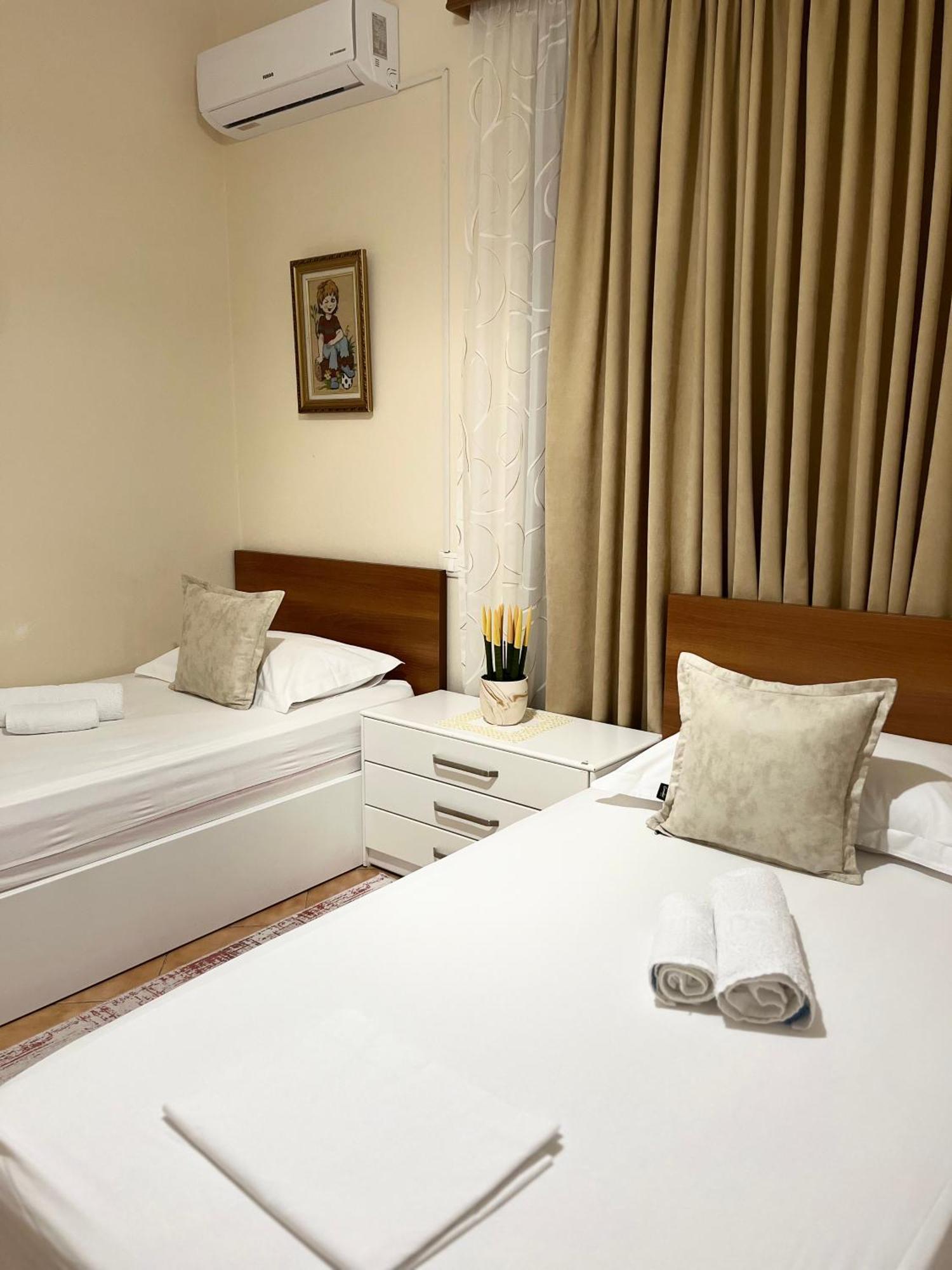 Iljazi'S Apartaments Vlorë Екстериор снимка