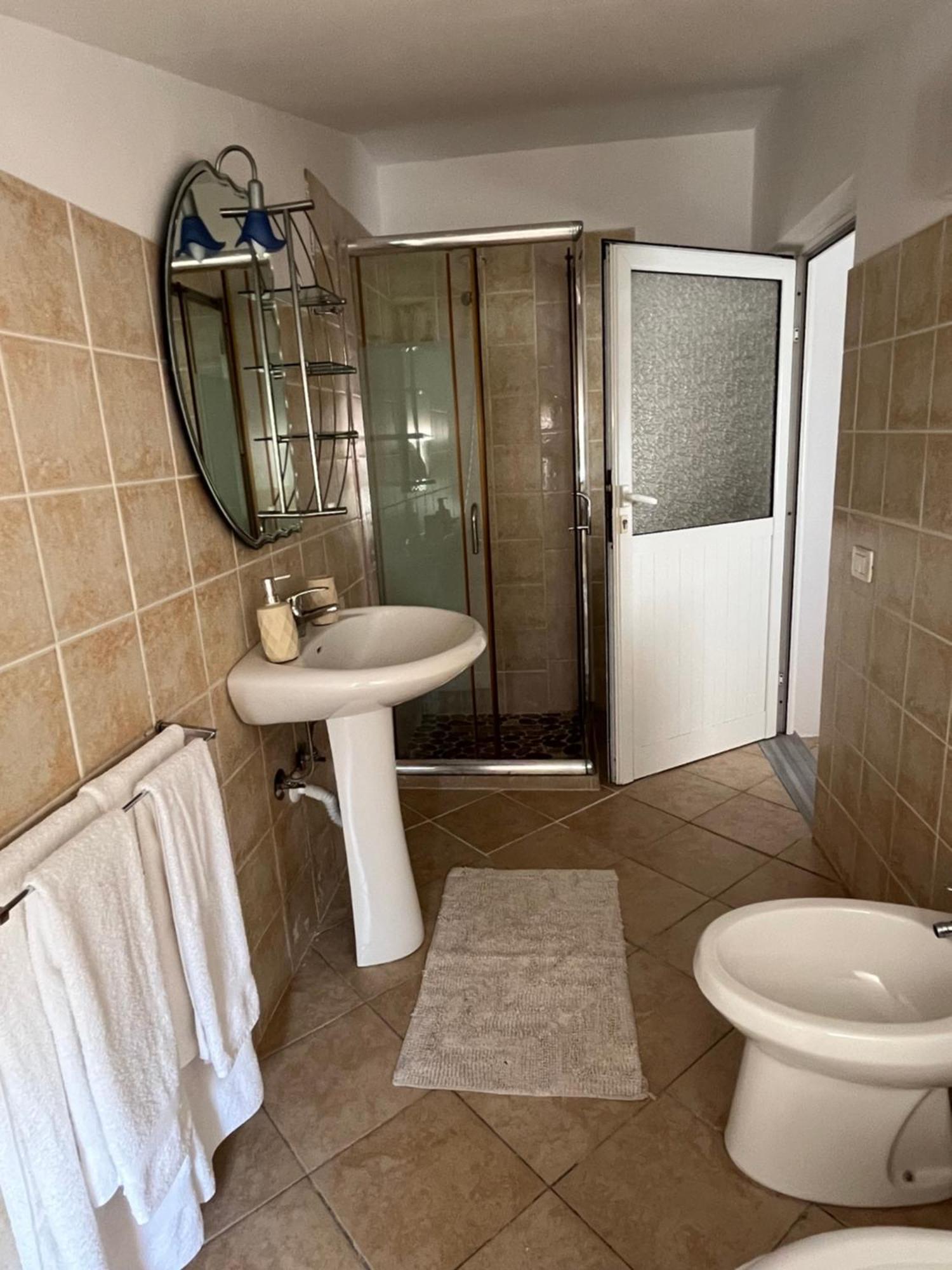 Iljazi'S Apartaments Vlorë Екстериор снимка