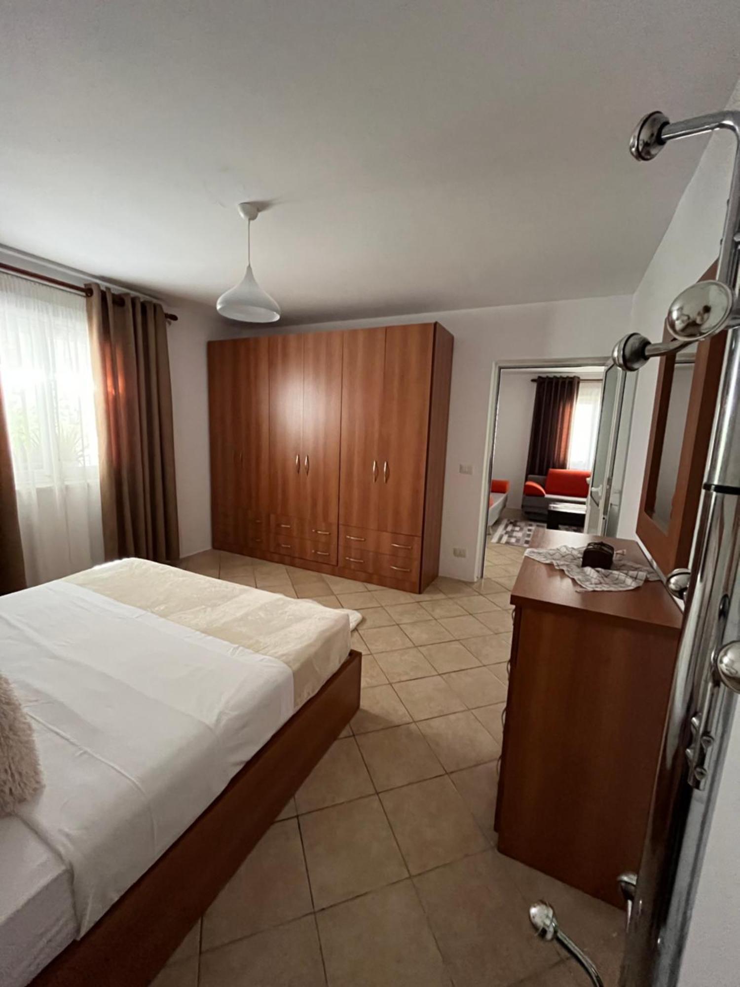 Iljazi'S Apartaments Vlorë Екстериор снимка